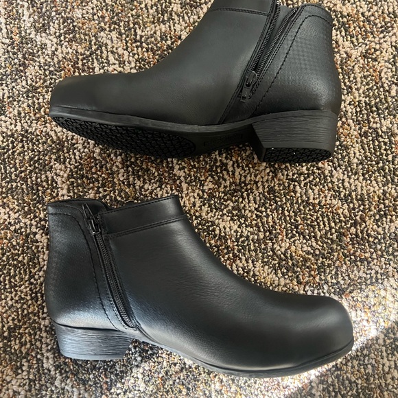 Rockport women’s booties - Picture 5 of 8